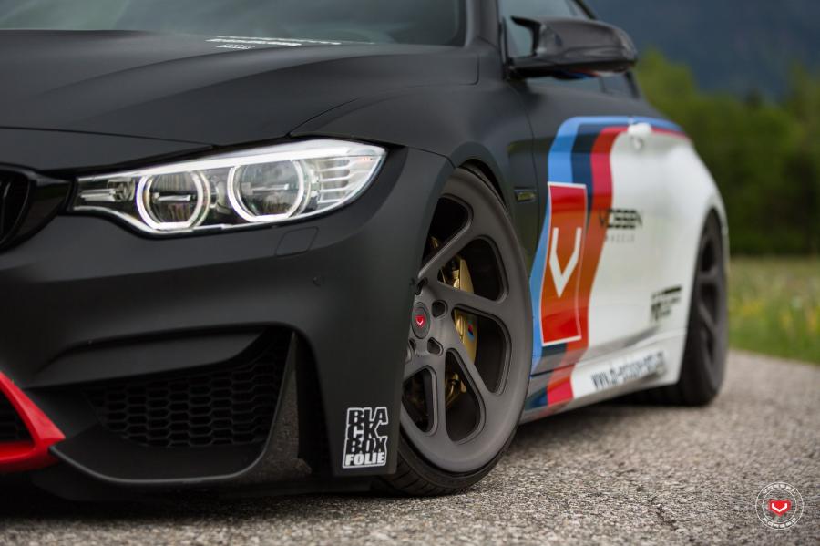 Детали экстерьера BMW M4 Coupe on Vossen Wheels (LC-108T) 2017 года  (фото 17 из 32)